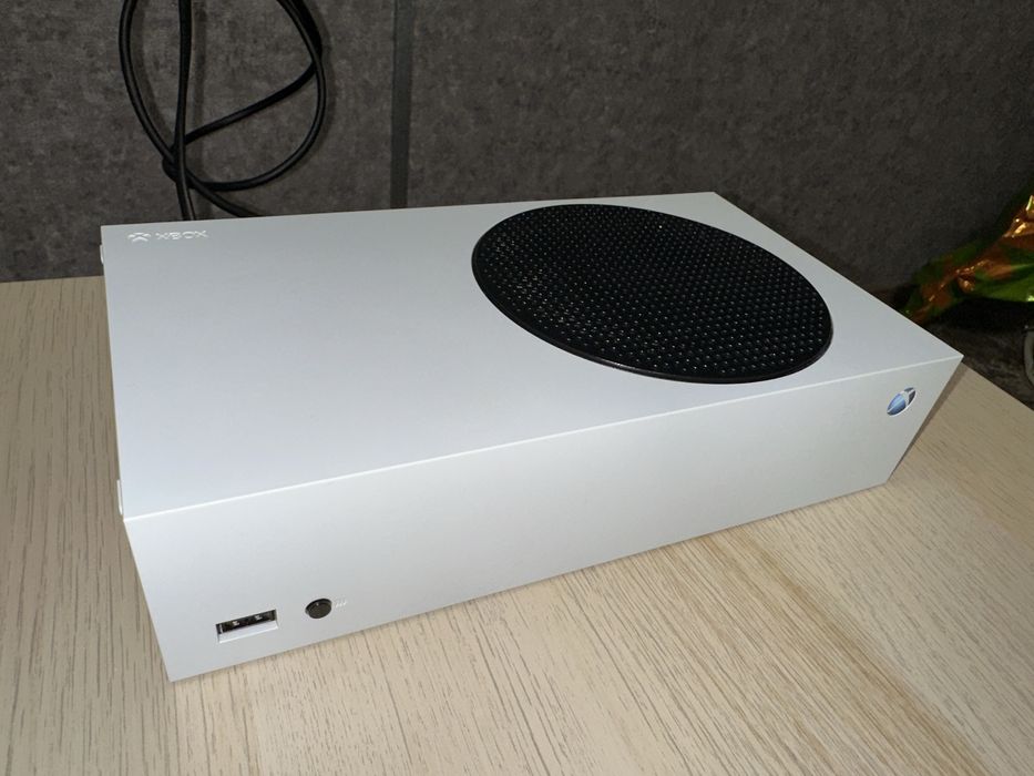 Приставка XBOX SERIES S + 2 геймпада