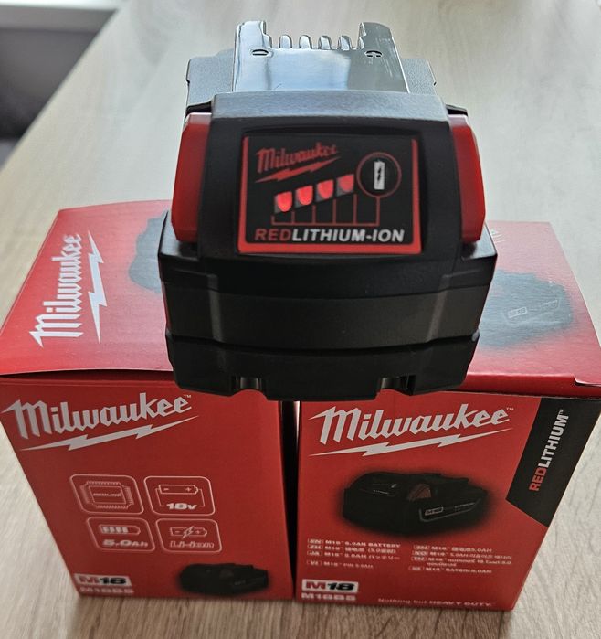 Radio de santier cu Bluetooth Milwaukee M18 RC-0 + 2 baterii M18B5 18v 5.0ah redlithium-ion NOU!