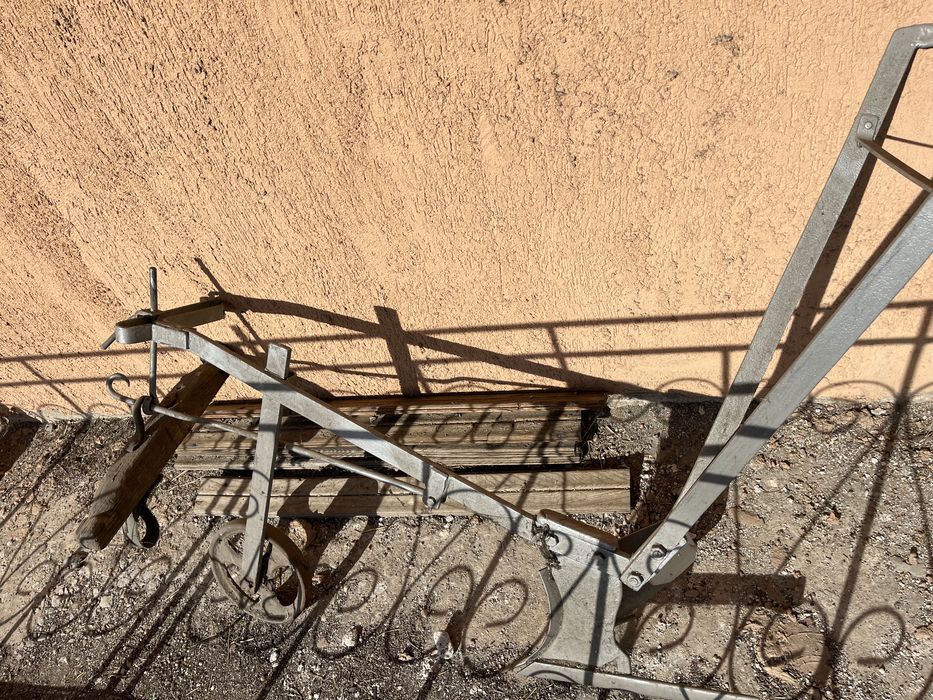 Плуг браздир ръчен