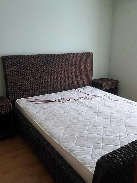 Pat si doua dormiere din ratan