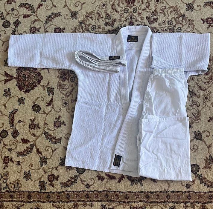 Продам кимоно  в отличном состоянии