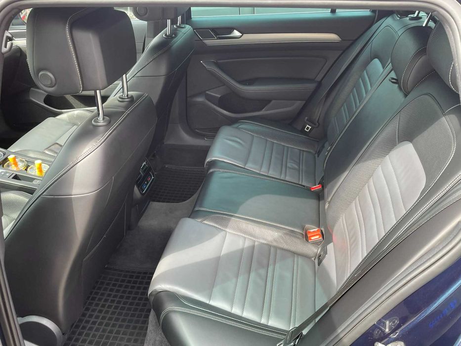 VW Passat R-line