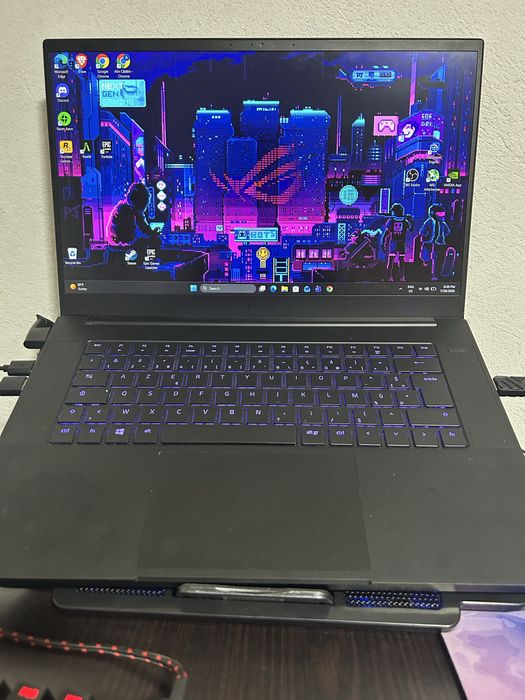 Laptop de gaming Razer plus altele