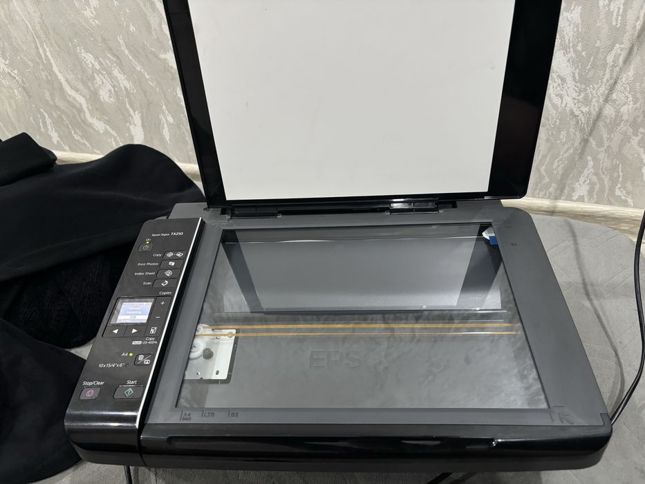 ПРОДАМ Epson tx210 цветной принтер-сканер