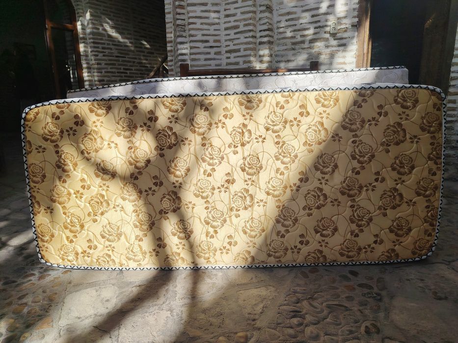 Arzon narxlarda holati o'rtacha matraslar sotiladi