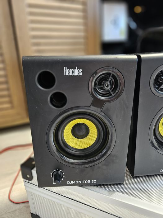 Vând monitoare active hercules