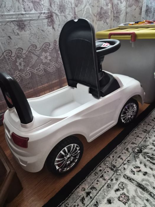 Машинка детская продам