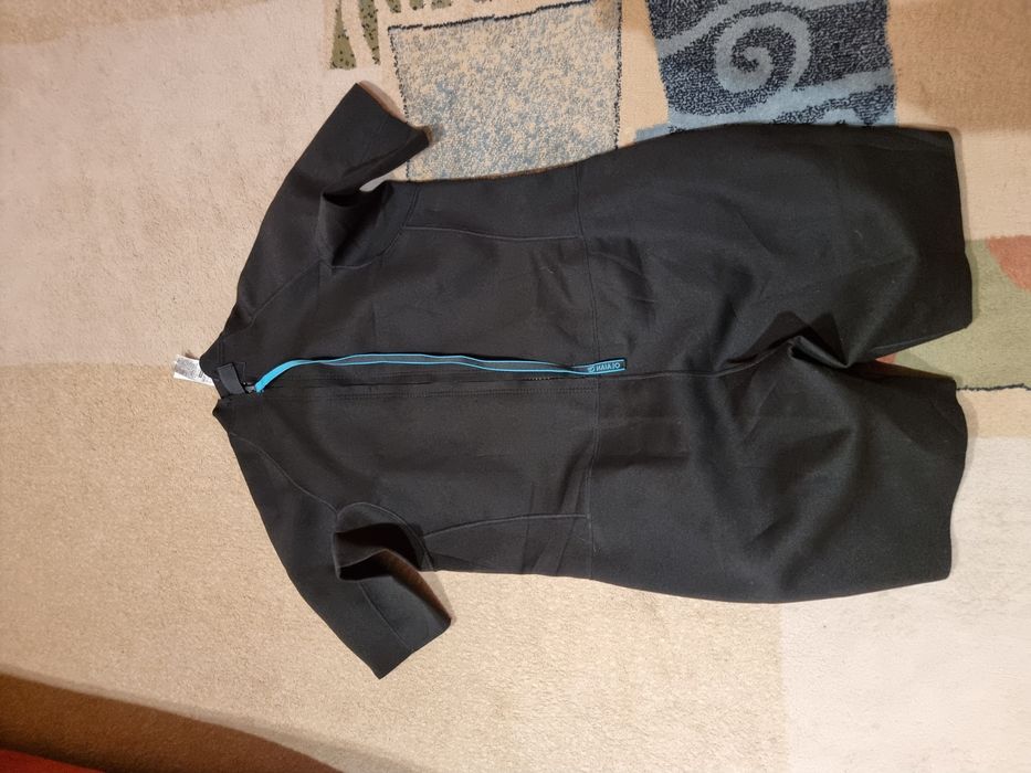 Costume neopren folosite in stare bună