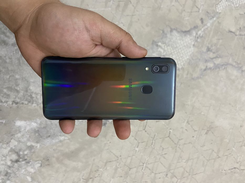 Samsung A40 64гб