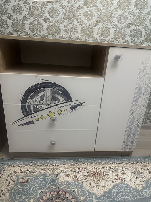 Письменный стол и камод
