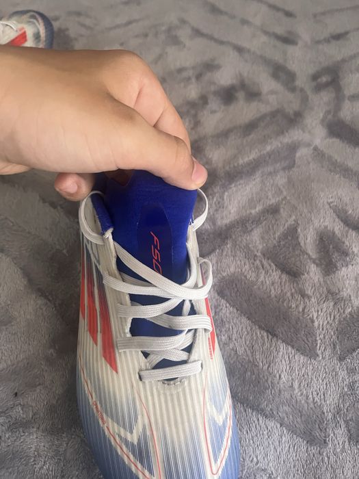 Papuci fotbal firma F50 crampoane