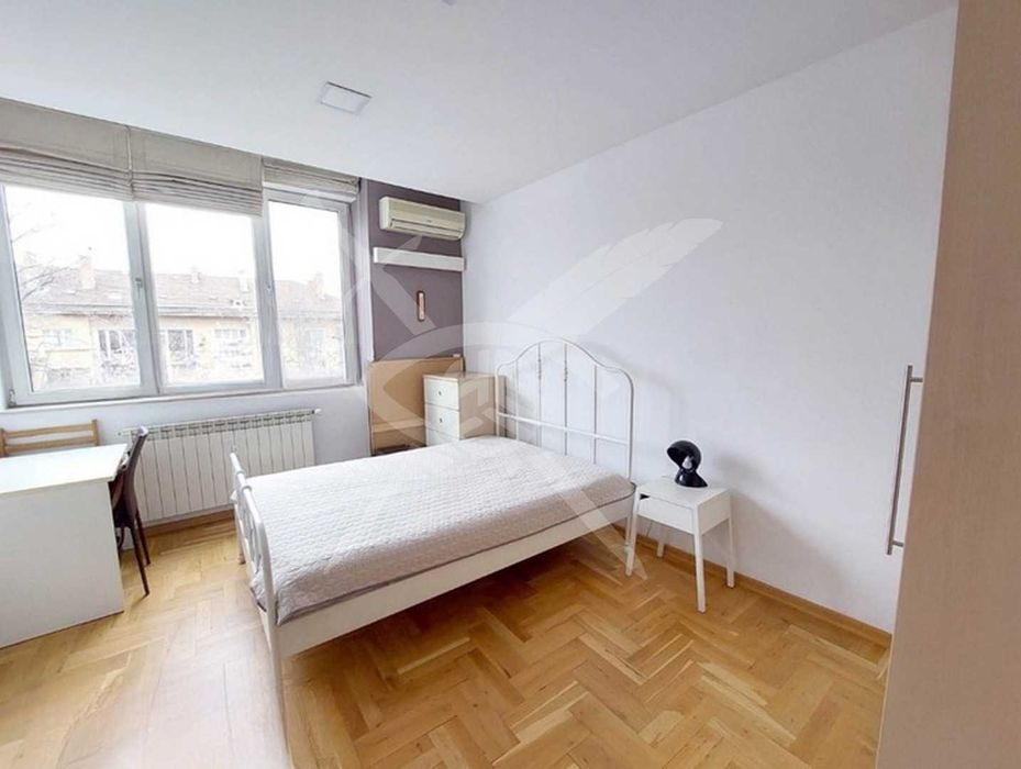 Дава се под наем Тристаен апартамент в София, Център - 80 кв.м за 850 € - Снимка #3