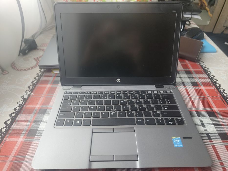 HP EliteBook 820