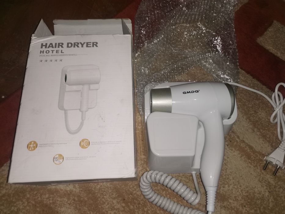 Uscator par cu suport perete