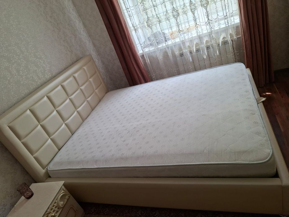 Кровать двуспальная