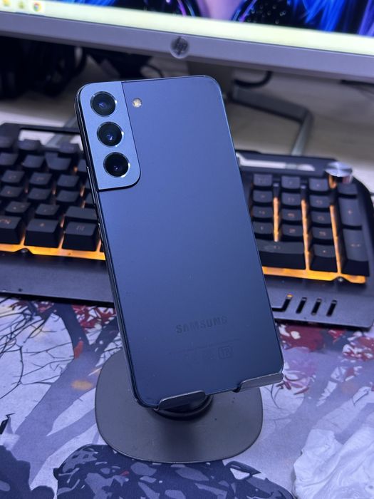 Samsung S22 8/128ГБ