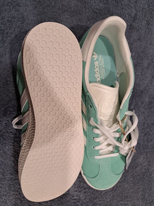 Продам новые кеды Адидас