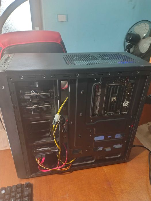Vând pc AMD ram.
