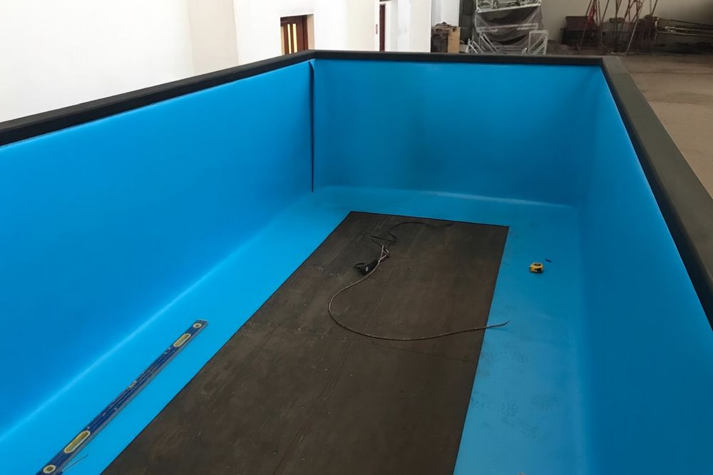 Piscina modulara din container maritim