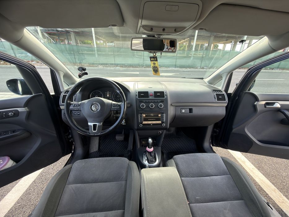 VOLKSWAGEN Touran 2012 — imagine 4