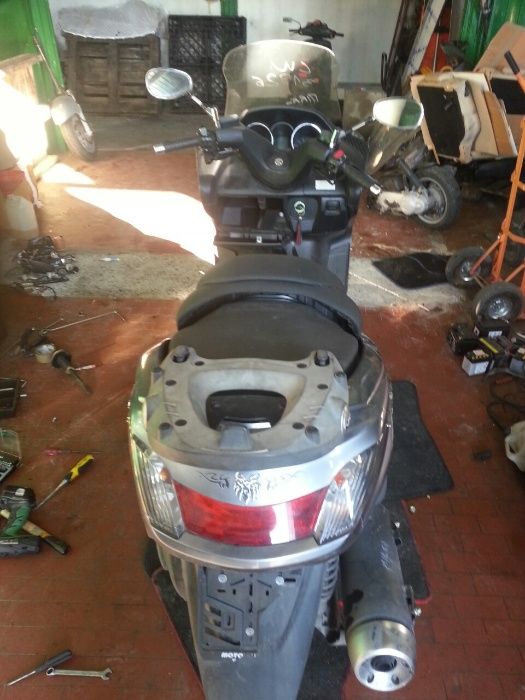 Yamaha Majesty-400-На части