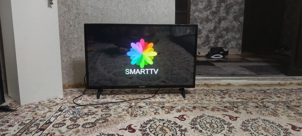 Samsung SMART TV  82см