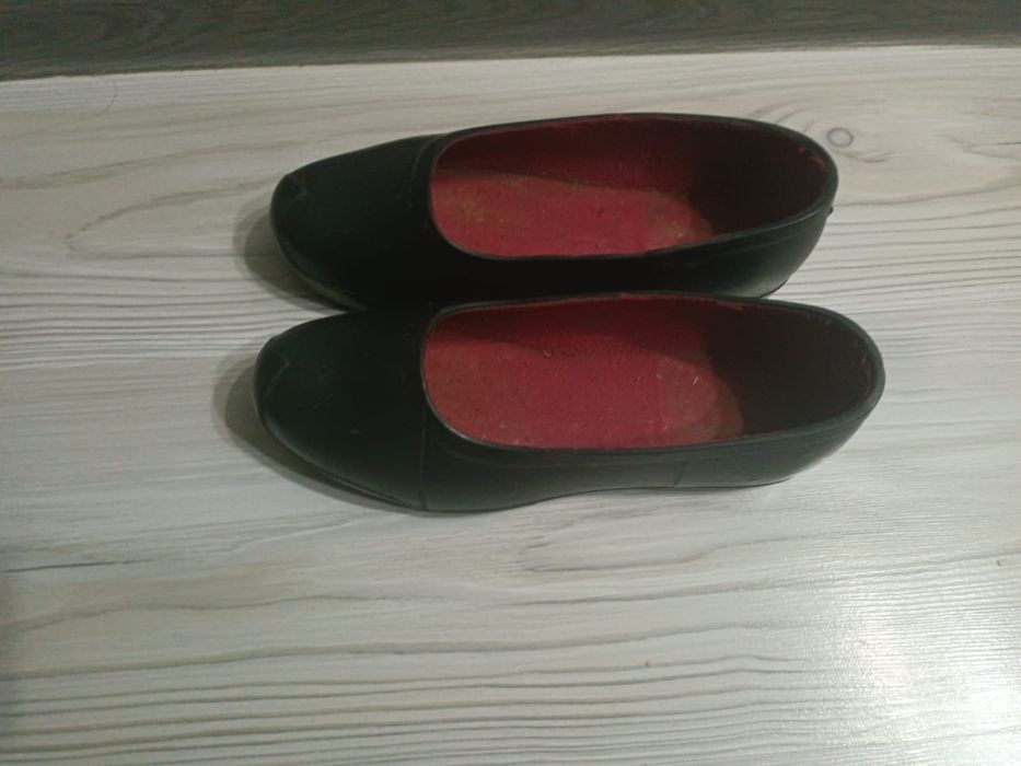 Продам калоши 37 размер