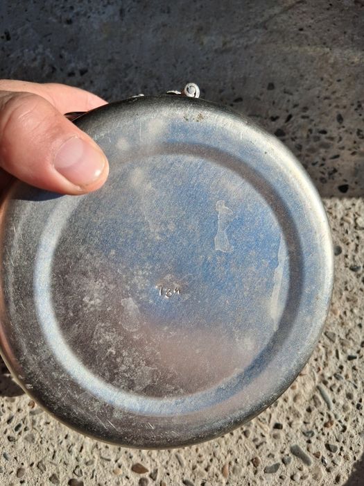 Casoletă metalică de sterilizare, utilizată în trecut în scopuri medicale.