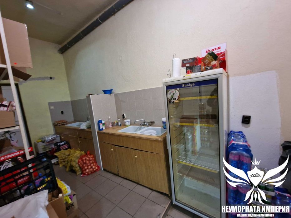 Продавам хотел,магазин,кафене, ресторант РЗП 820кв земя 680кв с.Червен