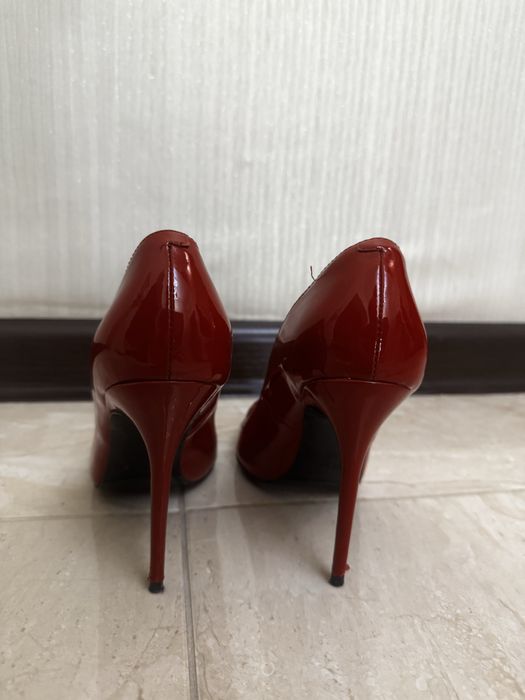 Каблук красный  Б/у торг есть