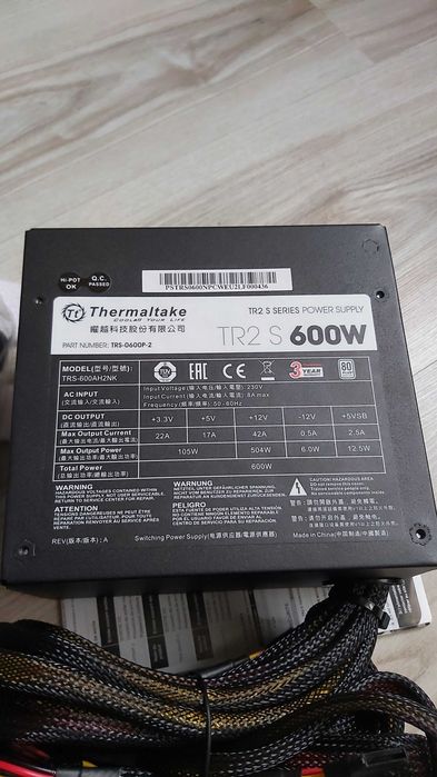 Vând sursa PC Thermaltake TR2S 80+ 600W eficienta 86% ,nouă