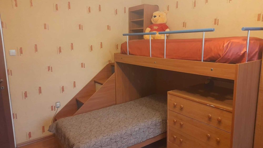 Продавам детски кът в комплект с бюро