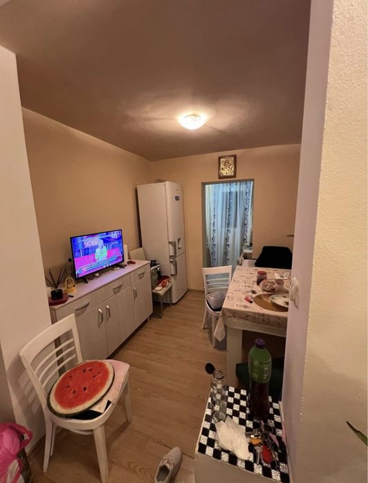 Vand apartament 2 camere pb nufaru la et 4 a unui bloc cu 4 etaje,are acoperis,vizavi de profi bumbacului!