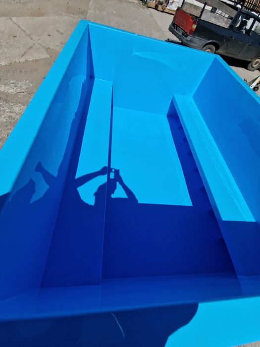 Ciubar și piscina din polipropilena la comanda, bănci din lemn sau PP