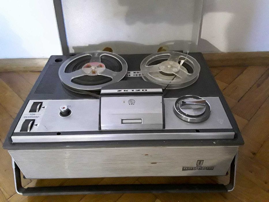 Магнетофон с ролки 45 лв.