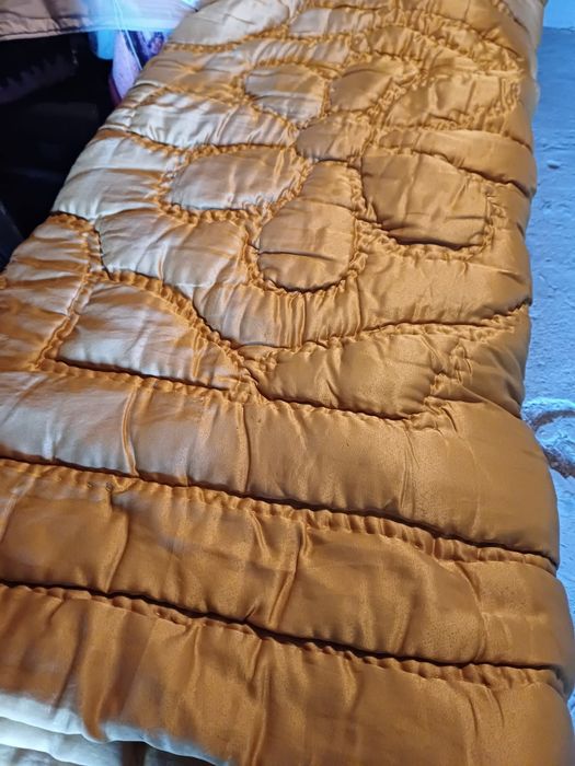 Plapumă 2 persoane folosită foarte puțin.+ 2 perne decorative