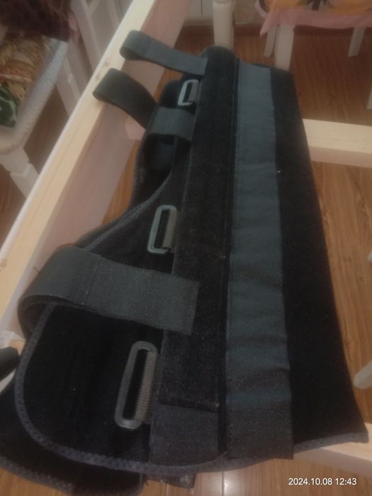 Тутор для от бедра до лодыжек  Носил две недели,  вместо гипса.