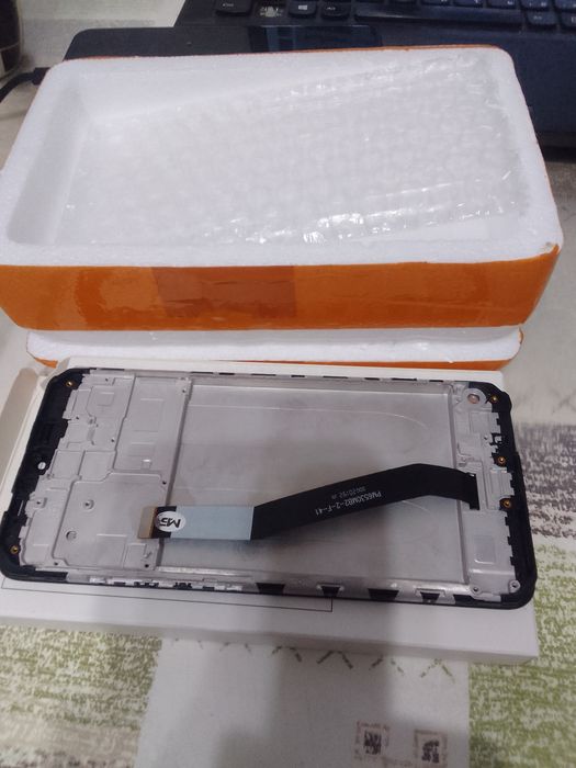 Продам экран на Redmi9