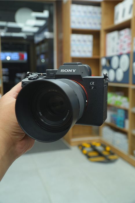 Sony A7 IV 4K 50mm F1.8 fe sotiladi holati 10/10 ideal yengide