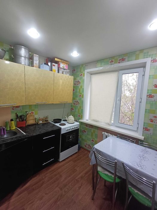 Продам 1комнатную в 16 микрорайоне