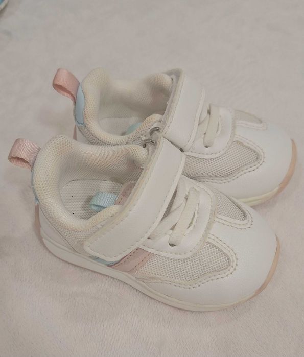 Лот бебешки обувчици - 20лв.