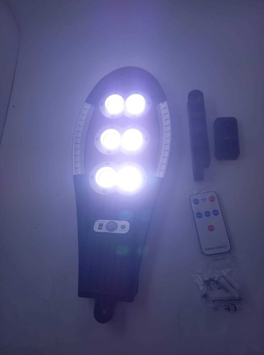 МОЩНА 2400 W соларна лампа с дистанционно и три режима на работа