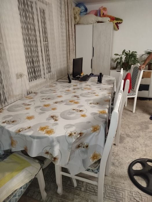 Продам стол для гостиной