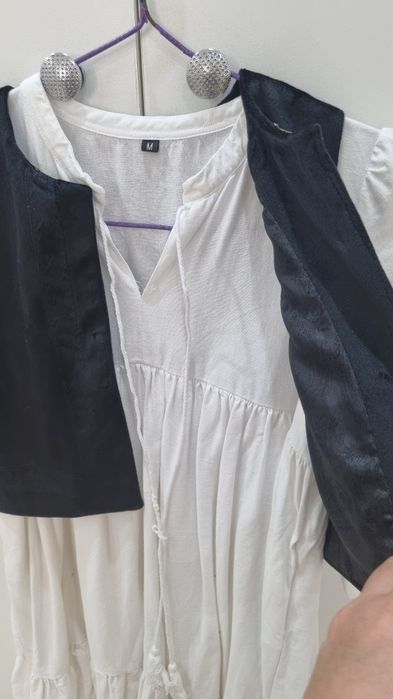 Одежда для девочек, платье, куртки.