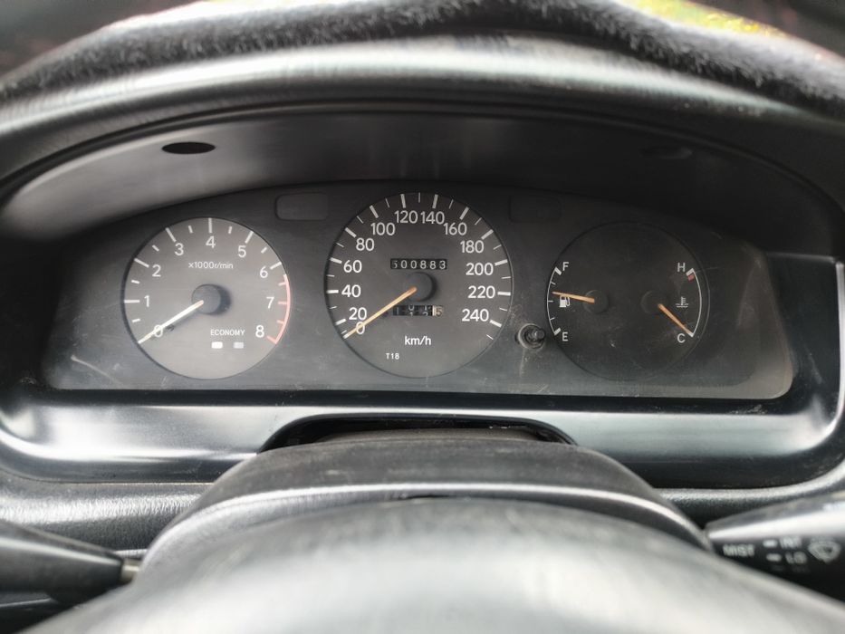 Тойота Карина Е                          .