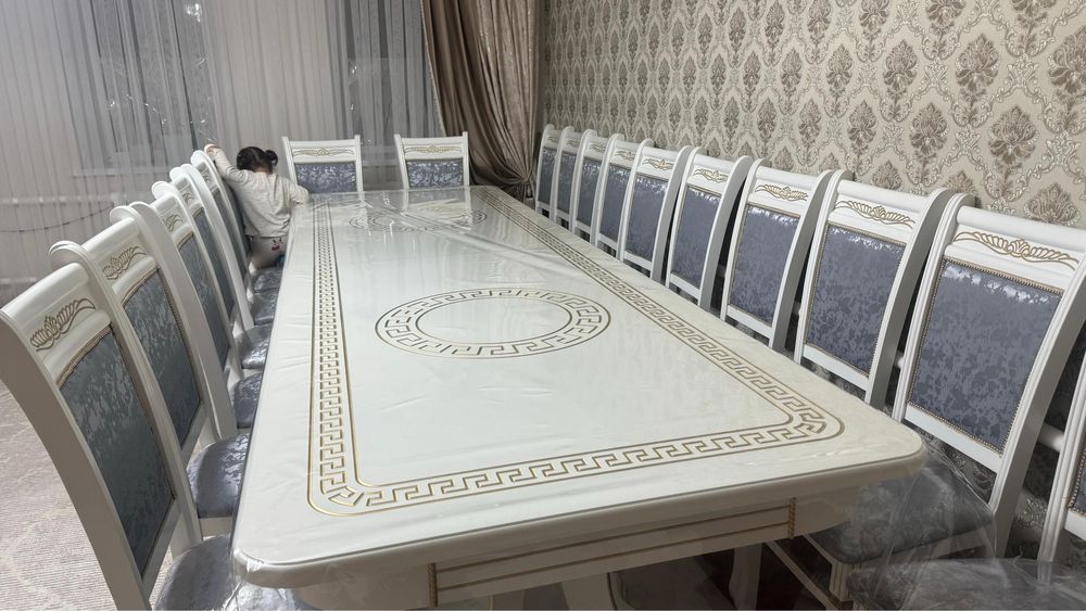 Стол со стульями 18штук