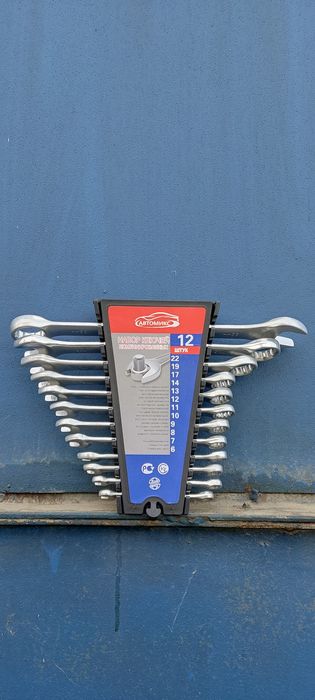 Наборы инструментов и ключей