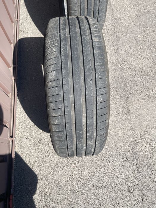 Продам резину 235/55/19