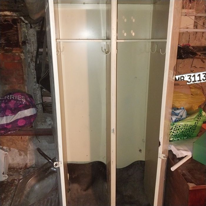 Продам металический шкаф