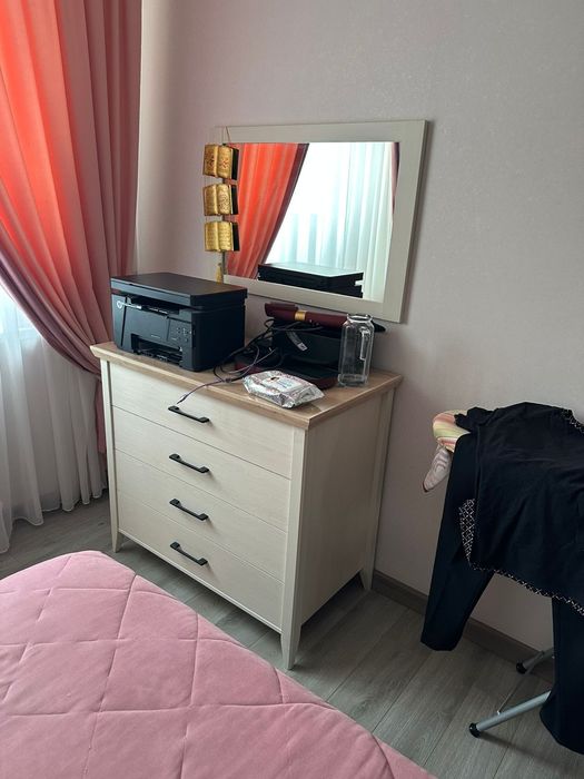 Кровать, шкаф, камод, зеркало